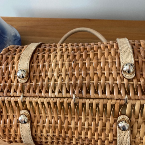 Kate Spade wicker handbag. - Picture 7 of 8